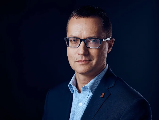 Portret: Konrad Niklewicz, Członek Zarządu ds. wsparcia