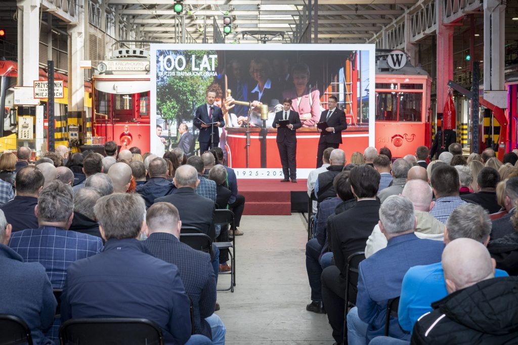 gala100.4